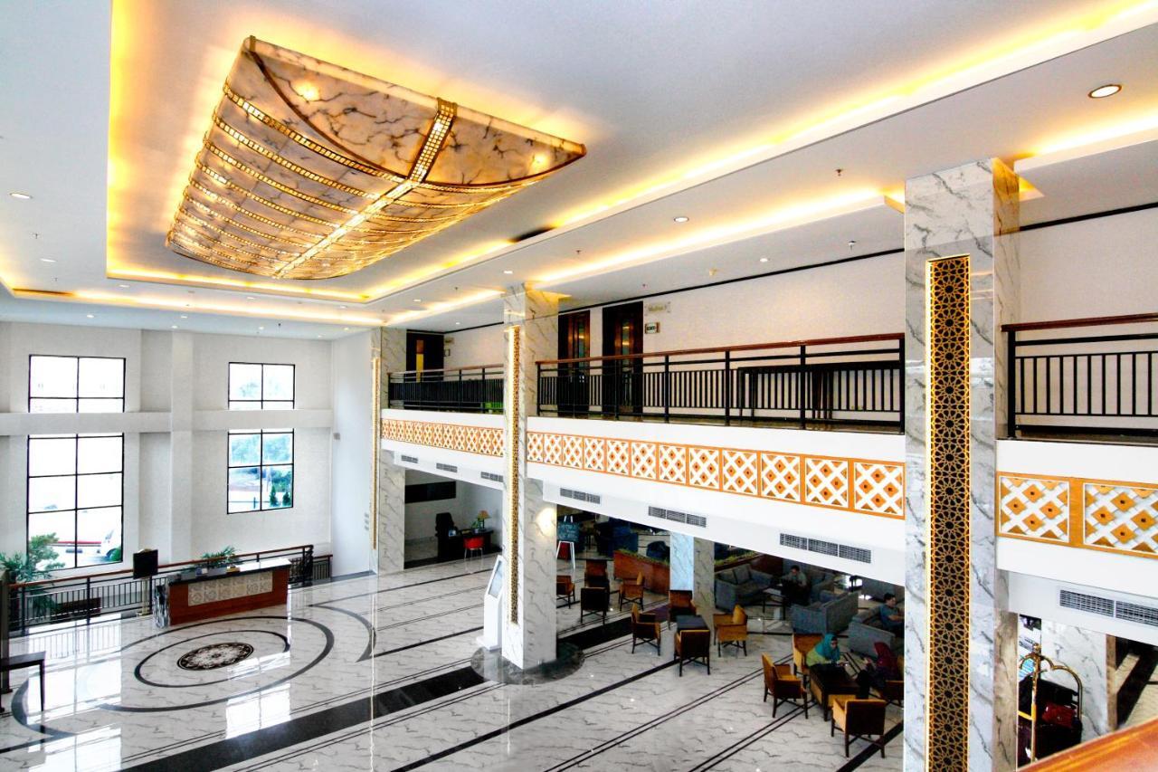 Hermes Palace Hotel Banda Aceh Exterior photo